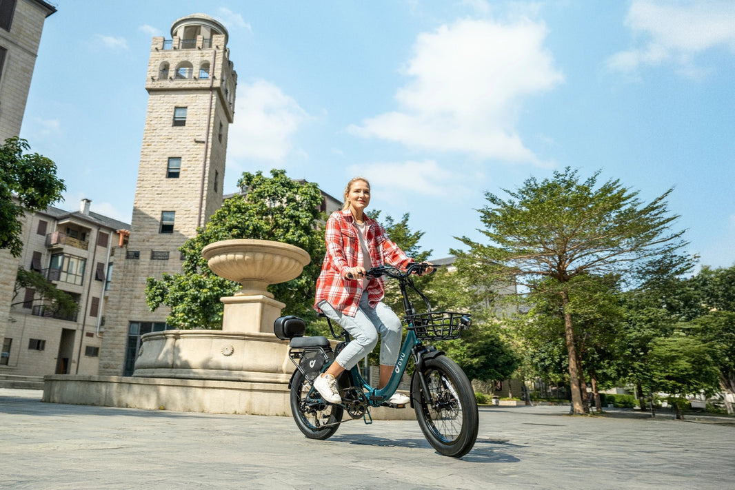 DYU C9 Langstrecken E-Bike bei herbstlicher Regenplanung in Deutschland