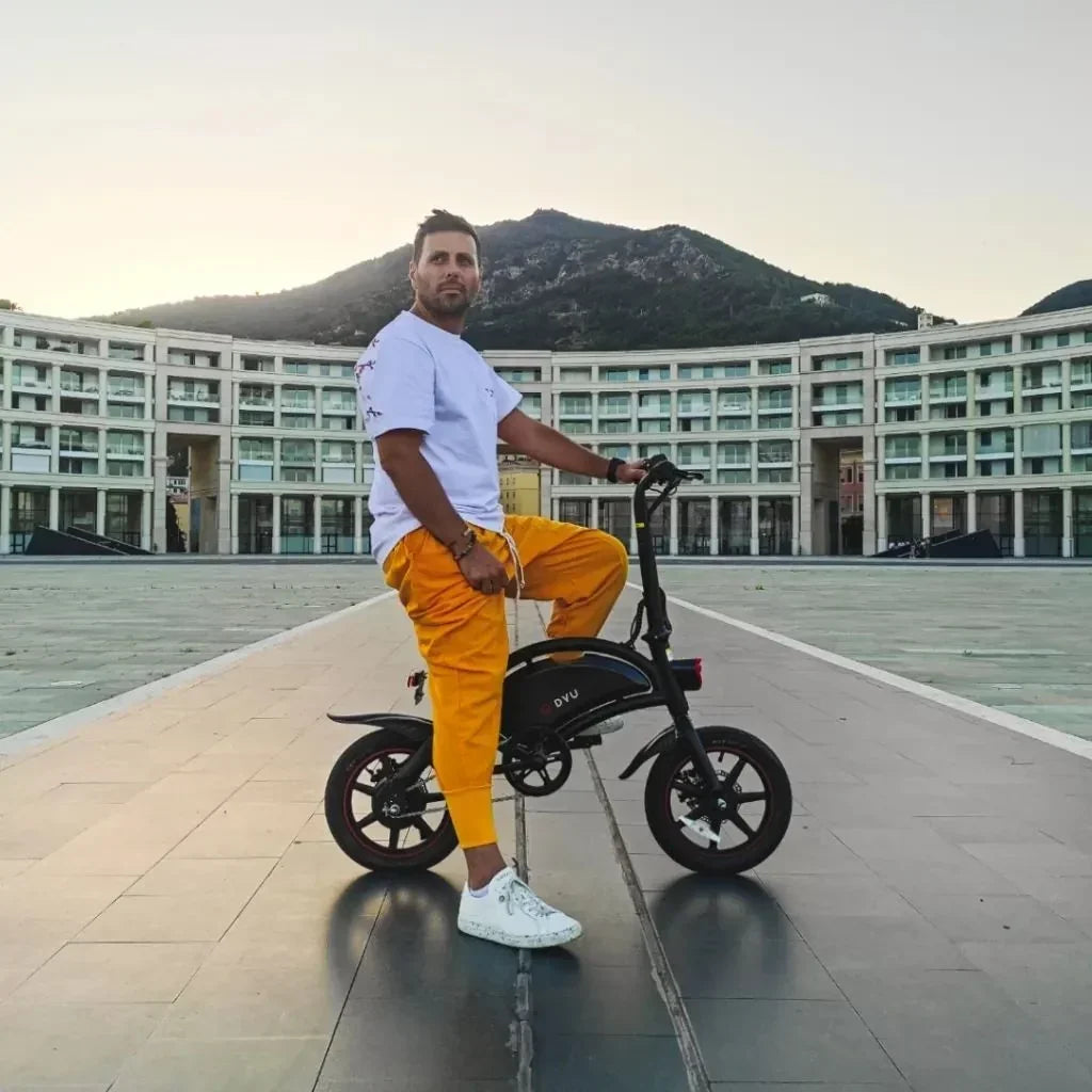 DYU D3S Mini E-Bike auf Platz für S-Bahn Mitnahme Guide